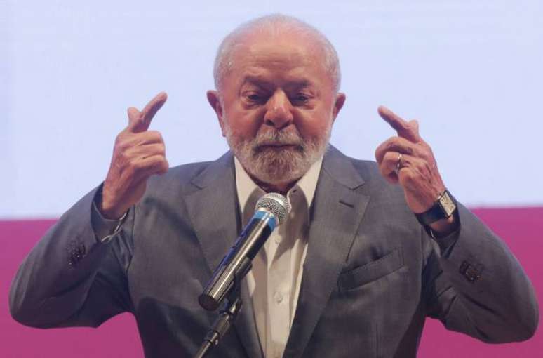 Lula tem gasto recorde com cartões corporativos nos sete primeiros meses de mandato