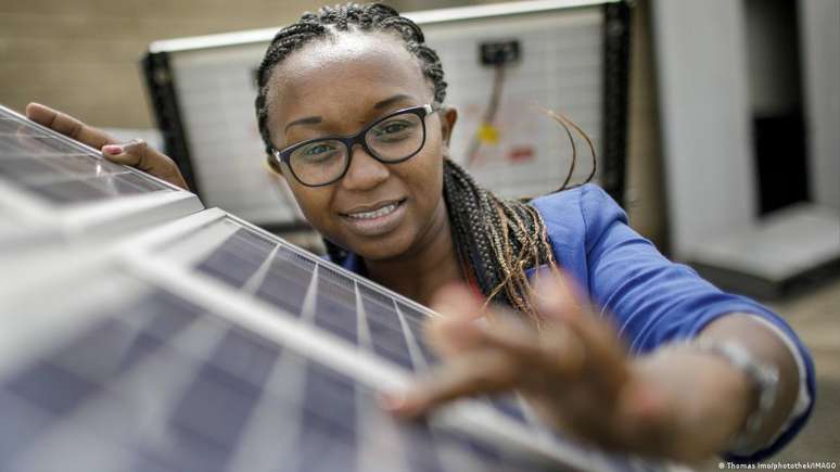 Apesar de termos importantes cientistas negras atuando em universidades brasileiras, dentre os contemplados no primeiro escalão da produtividade brasileira, temos um total de 0% de mulheres negras