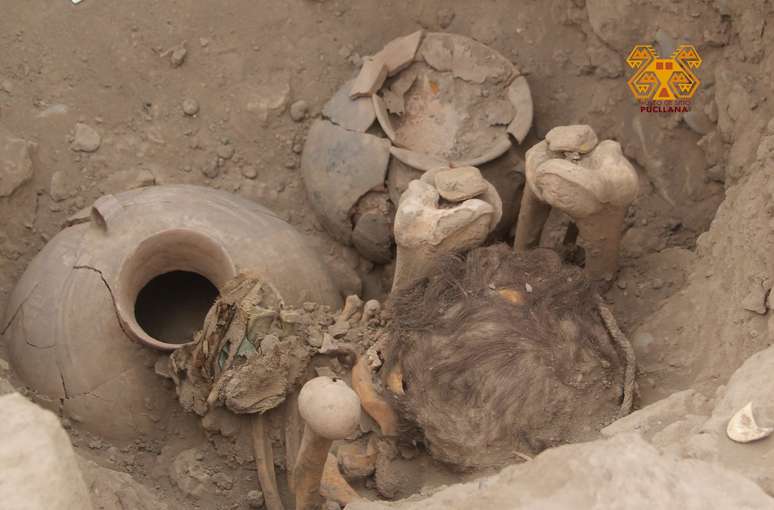 Múmia cabeluda de mil anos é descoberta no Peru