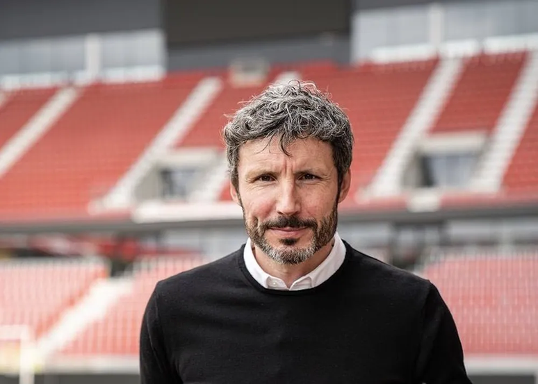 Van Bommel é treinador do Royal Antwerp 