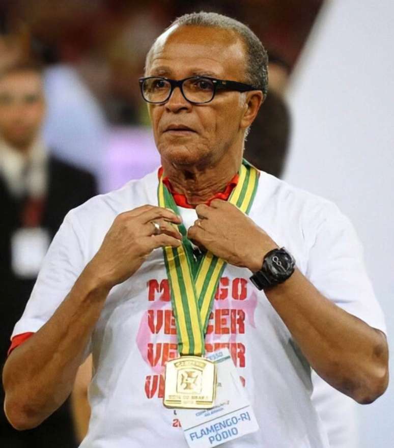 Jayme de Almeida com a medalha da Copa do Brasil de 2013 –