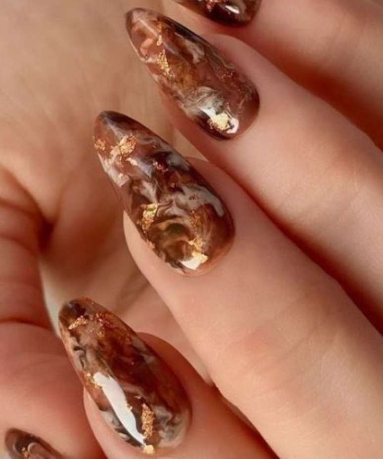 Ouse na nail art e explore outros tons de café –