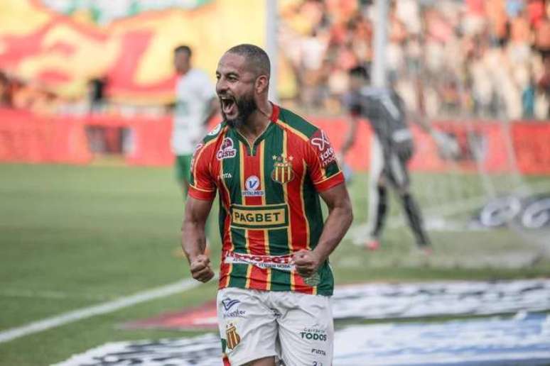 Sport mantém resiliência e vence Chapecoense na Série B