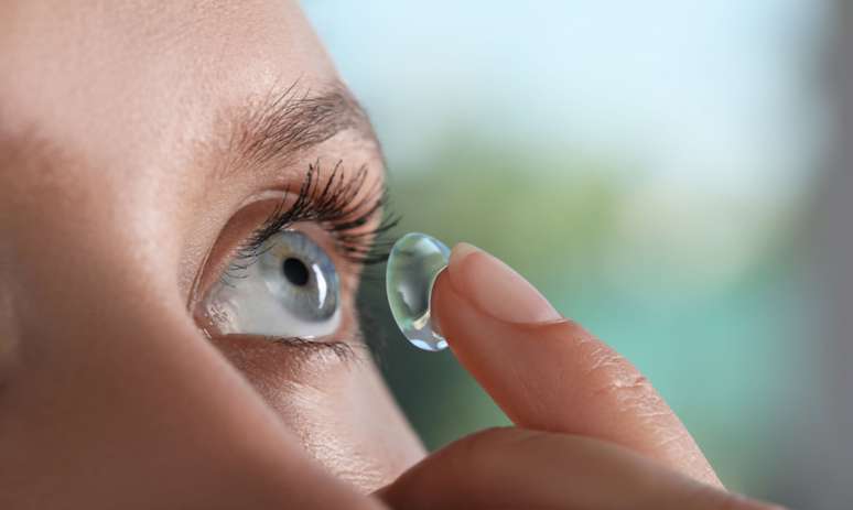 Setembro Safira: saiba como usar lentes de contato corretamente -