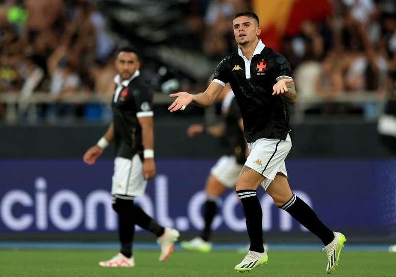In an intense classic, Vasco beats Fluminense and finds courage in the fight against Z4
