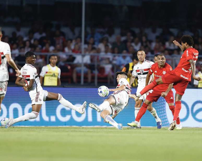 Ricardo Rocha elogia a dupla Arboleda e Beraldo –