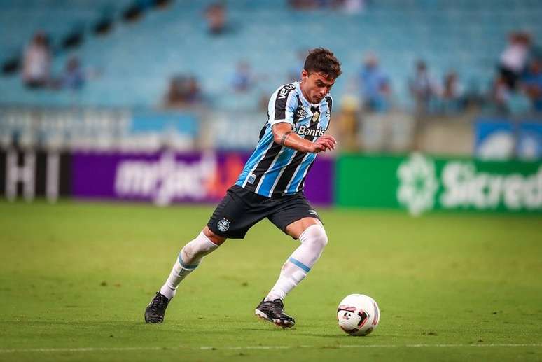 Carballo sofre lesão no joelho direito e vira preocupação no Grêmio –