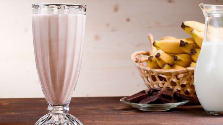 Milk Shake De Banana Com Chocolate Perfeito Para Dias De Calor