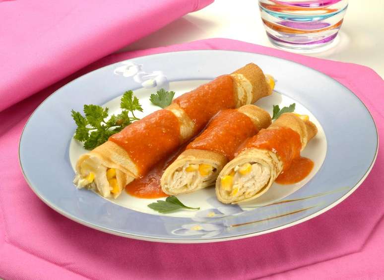 Chicken pancakes with cream cheese: easy, delicious and very productive