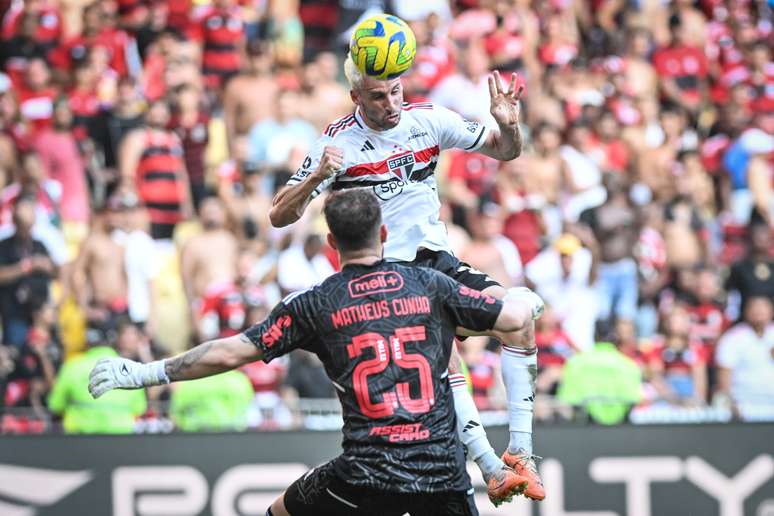 São Paulo x Flamengo: Rodrigo Nestor empata o jogo com um golaço; veja