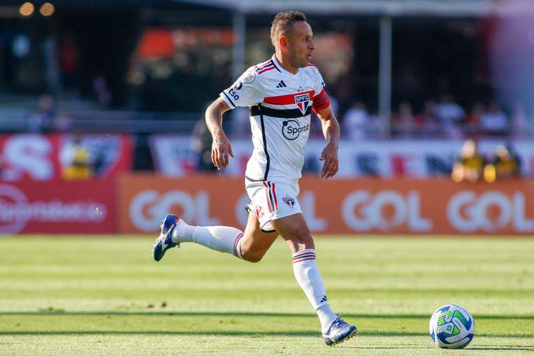 Rafinha praises the San Paolo fans after the victory: “Today we ran for them”