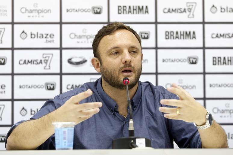 Diretor executivo da SAF do Botafogo, André Mazzuco fez duras críticas sobre a arbitragem em derrota contra o Atlético-MG, na Arena MRV –