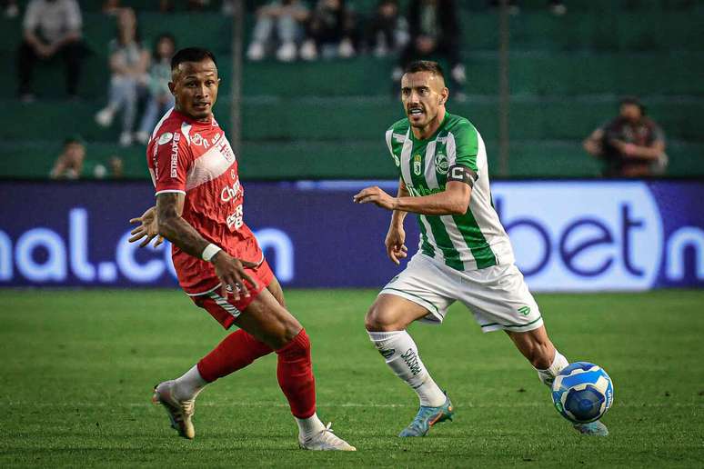 Youth wins the CRB in Caxias do Sul and sleeps in the G4 of Serie B