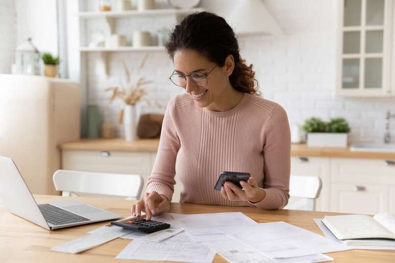 Gerenciar o próprio dinheiro possibilita traçar novos planos e objetivos 