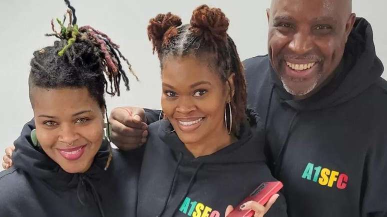 Rasheeda Watts-Pearson (&agrave; esquerda) tem trabalhado com A1 Stigma Free para aumentar a conscientiza&ccedil;&atilde;o sobre o impacto da epidemia de fentail na comunidade afro-americana de Cincinnati, Ohio