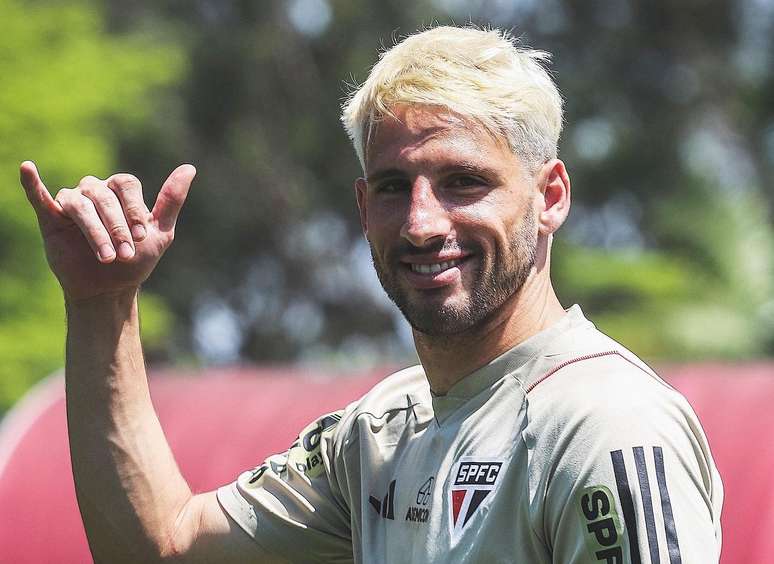 Calleri treinando pelo São Paulo 