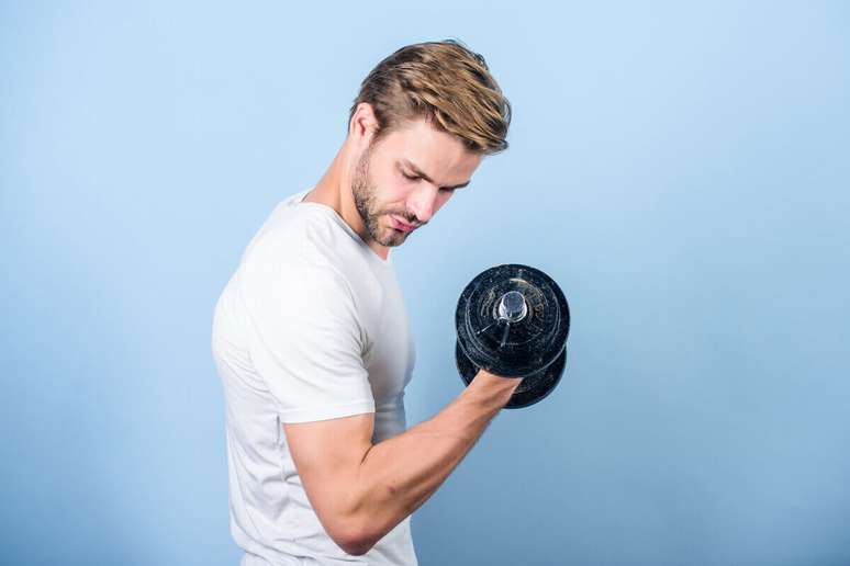Ganho de massa muscular depende de hábitos saudáveis que vão além de simplesmente frequentar a academia