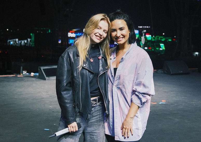 Luisa Sonza se irrita com boato de que pagou para Demi Lovato cantar em seu disco