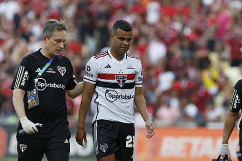 Dorival explica mudanças e elogia entrega do elenco do Flamengo