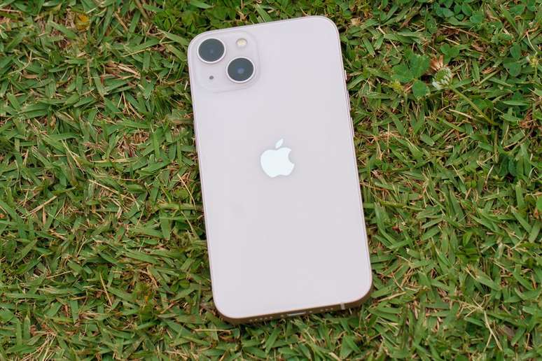 iPhone 13 (Imagem: Ivo Meneghel Jr./Canaltech)