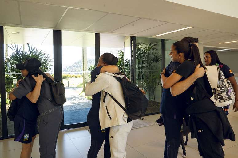 Marta, Rafaelle e Adriana na chegada à Granja Comary –