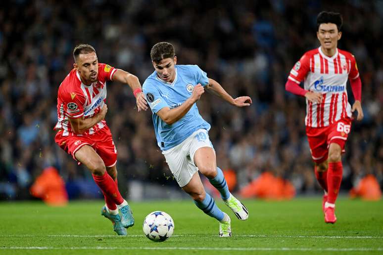 Manchester City vence o Estrela Vermelha de virada em estreia na Champions