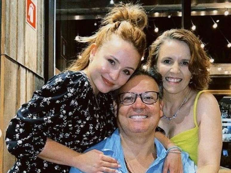 Larissa Manoela's lawyer has asked that the actress be acquitted of testifying against her mother in a religious intolerance case. Larissa Manoela's lawyer has asked that the actress be acquitted of testifying against her mother in a religious intolerance case.
