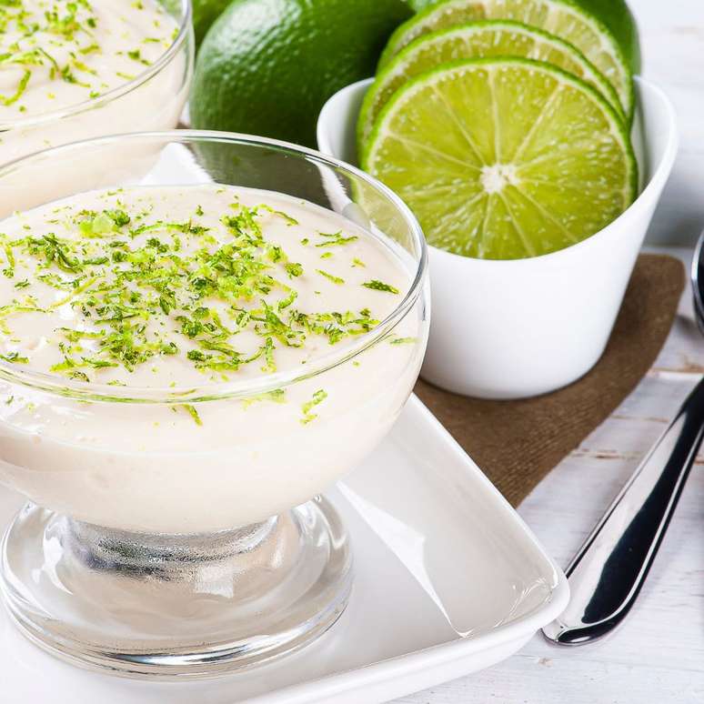 Lemon frozen cream: only 3 ingredients, very refreshing