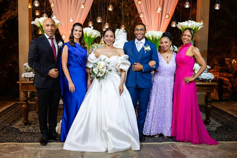 Joshua com sua noiva, Bárbara, e os irmãos Edinho, Gemima, Celeste e Flávia; as irmãs Kelly e Jenifer não puderam comparecer ao casamento