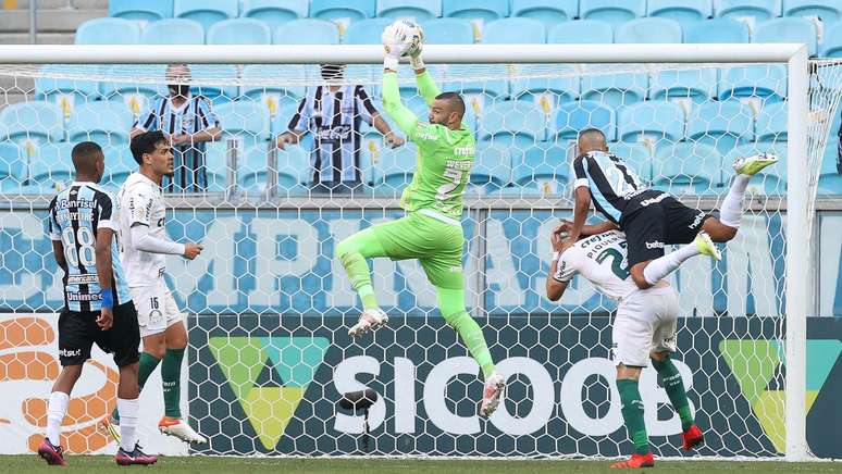 Defesa que ninguém passa: Palmeiras chega a 8 jogos de baliza a zero