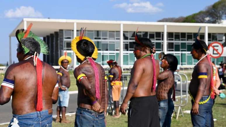 Após protesto de índios, votação sobre demarcação é adiada - Rio Brilhante  News