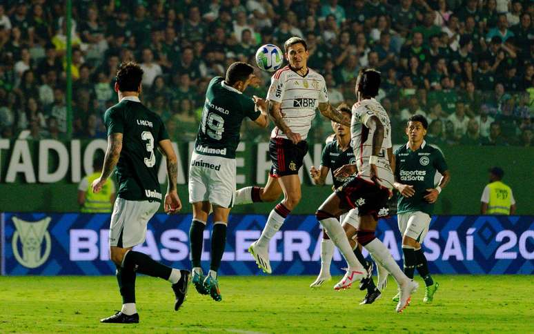 Torcedores do Santos não perdoam dupla após empate: 'Podem ir embora hoje'  - Lance!