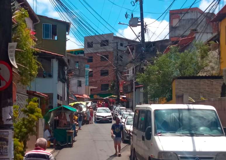 Rua Direita, em Cosme da Farias, Salvador, é uma das mais movimentadas do bairro. Atividade cultural declinou, mas comércio fervilha