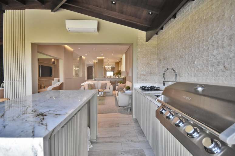 Gourmet top in waterproofed Matarazzo marble, guarantees greater resistance and protection from stains.