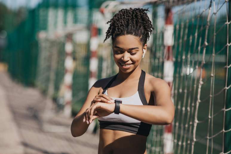 Verificar o melhor horário para fazer exercícios físicos evita a desidratação 
