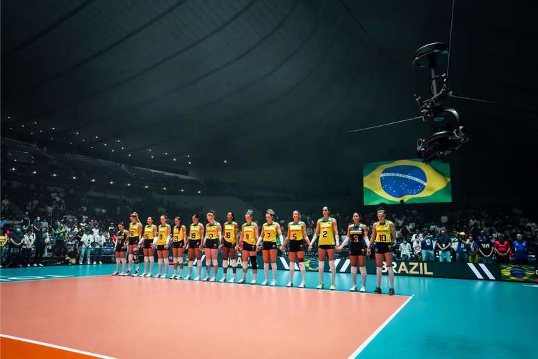 FIVB homenageou Walewska antes da execução do hino nacional do Brasil