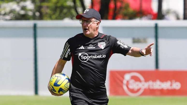 São Paulo prepara aumento e renovação até 2026 com comissão de Dorival Júnior 