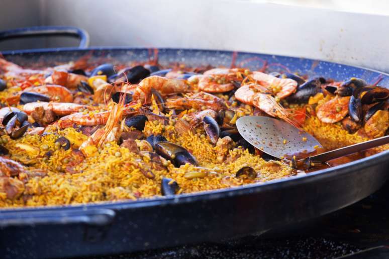 Paella é um prato típico da Espanha