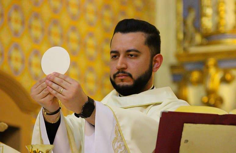 Padre Raphael é natural de Guaratinguetá, cidade vizinha a Aparecida