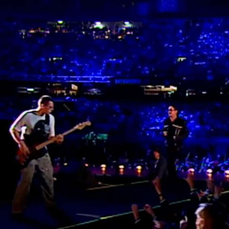 Esse é um dos grandes sucessos banda U2. Tem como ideia passar o sentimento dos encontros e desencontros de casais apaixonados.