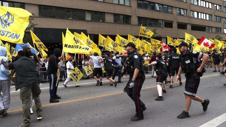 Manifestação de apoiadores do Calistão em frente ao consulado da Índia em Toronto, no Canadá