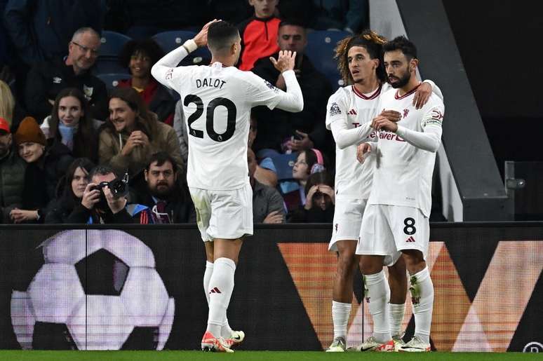 XAA-Desporto - PREMIER LEAGUE Manchester United empata fora de casa. O  Manchester United foi hoje ao reduto do Burnley empatar a um golo, em  partida referente à jornada 24 do campeonato inglês.