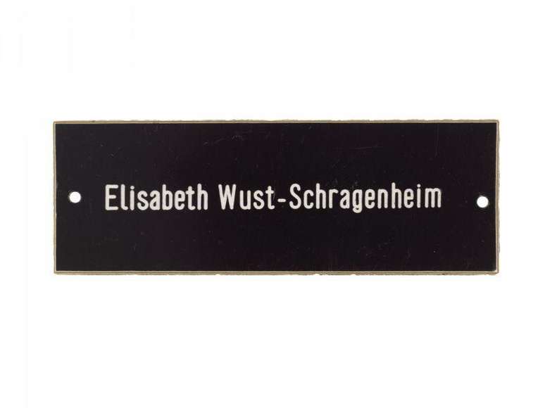 Após a guerra, Lilly pendurou uma placa na porta de sua casa em Berlim com seu sobrenome unido ao de Felice, como se fossem casadas, e a manteve até sua morte em 2006
