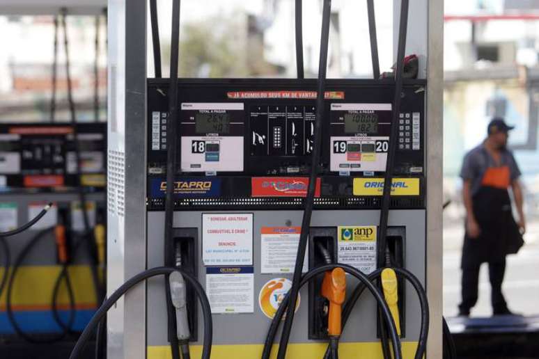 Esta foi a quarta semana seguida de quedas nos preços da gasolina. Os recuos sucedem um aumento expressivo no combustível em meados de agosto.