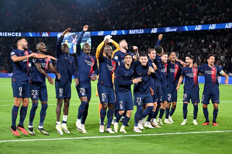 PSG domina do início ao fim, goleia Olympique de Marseille e se aproxima da  liderança