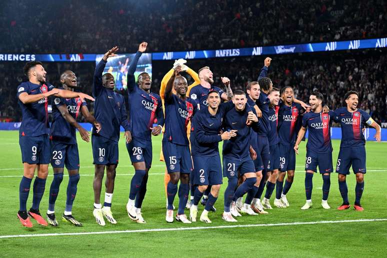 PSG domina do início ao fim, goleia Olympique de Marseille e se