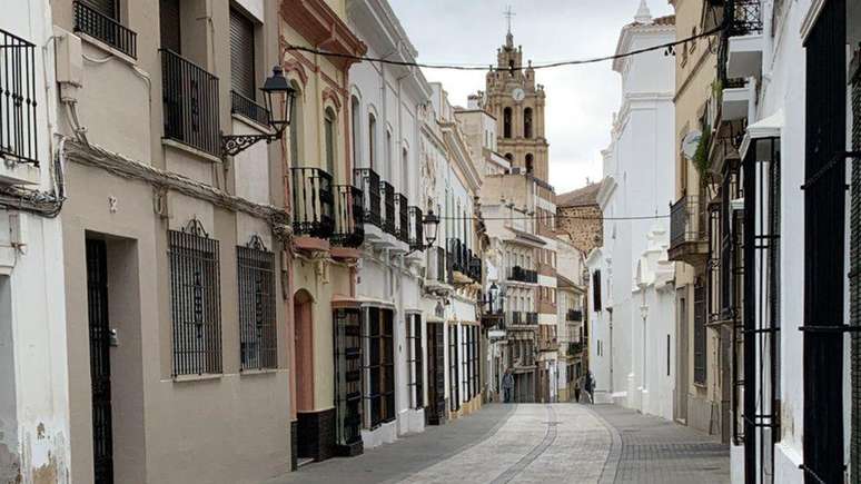 Almendralejo é uma vila pitoresca com uma população de pouco mais de 30 mil habitantes, conhecida pela produção de azeitonas e vinho tinto