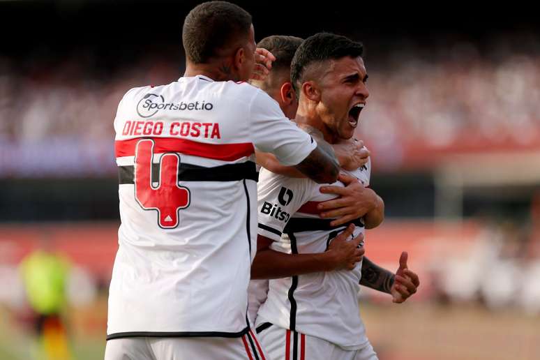 Nestor comemora gol marcado diante do Flamengo (Photo by Ricardo Moreira/Getty Images)