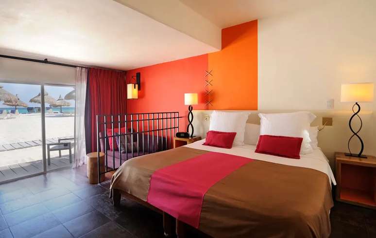 Exemplo de configura&ccedil;&atilde;o e decora&ccedil;&atilde;o dos quartos nos blocos mais antigos do Club Med Canc&uacute;n