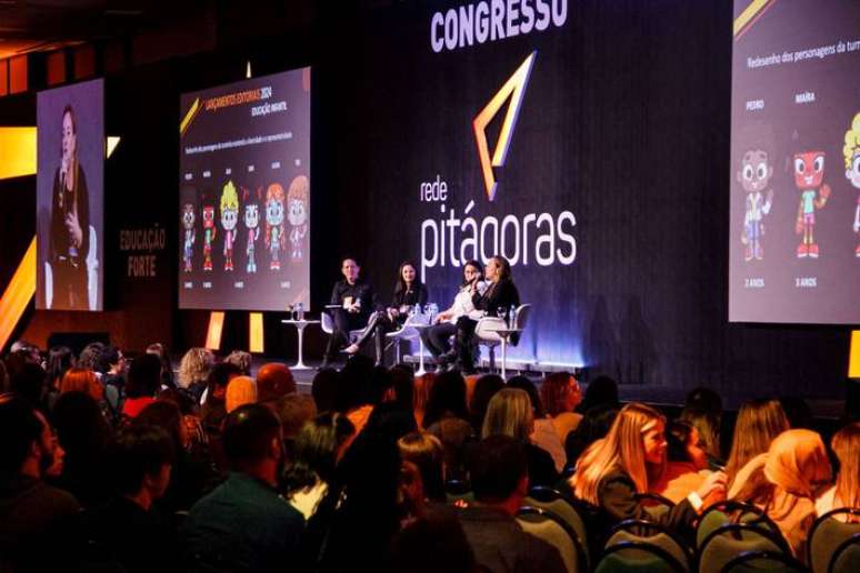 Na Rede Pit&aacute;goras, acompanhamento &agrave;s escolas &eacute; permanente e vai al&eacute;m da prepara&ccedil;&atilde;o dos materiais